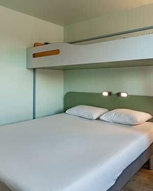 → Ibis Budget Pontault-Combault · Hôtel 2 étoiles · 